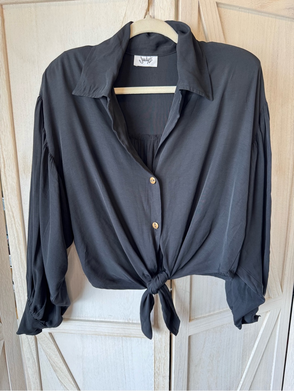 Vintage Judy’s  Black Tie-Front Button Down Shirt with balloon sleeves 90’s Y2K